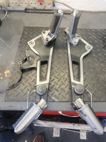 Kawasaki gpz1000rx foot rests - foot,